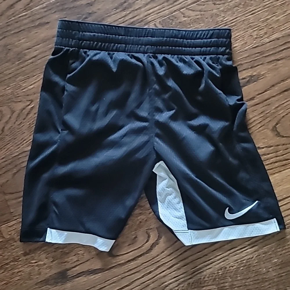 Nike dri fit shorts with pockets
